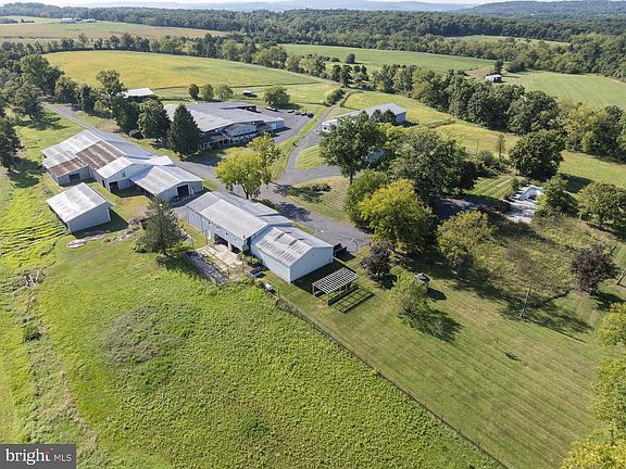 3rd image of 800 Pond Bank Rd