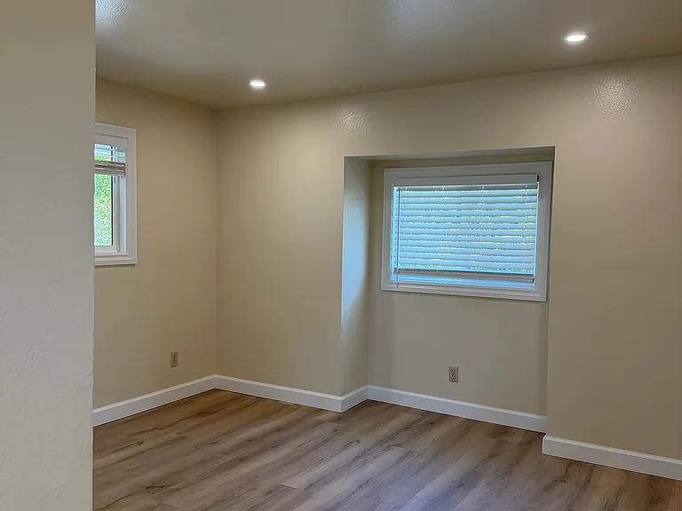 1569 Locust St — Photo 15