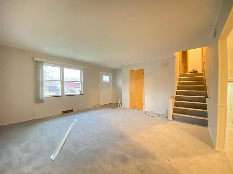 2112 Maplewood Rd — Photo 6