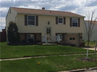 39 W Rouen Dr, Buffalo, NY 14227