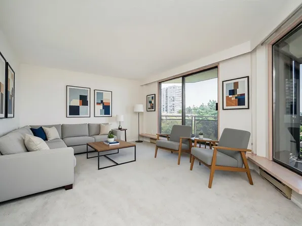 444 Lonsdale Ave #801, North Vancouver, BC V7M 3H5