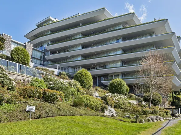 866 Arthur Erickson Pl #204, West Vancouver, BC V7T 0B2