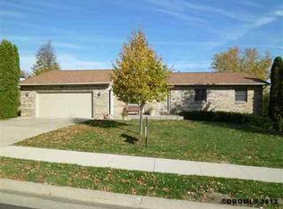 5125 Saratoga Rd, Dubuque, IA 52002