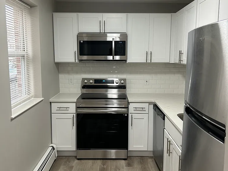 Austin Manor Apartments — Photo 8