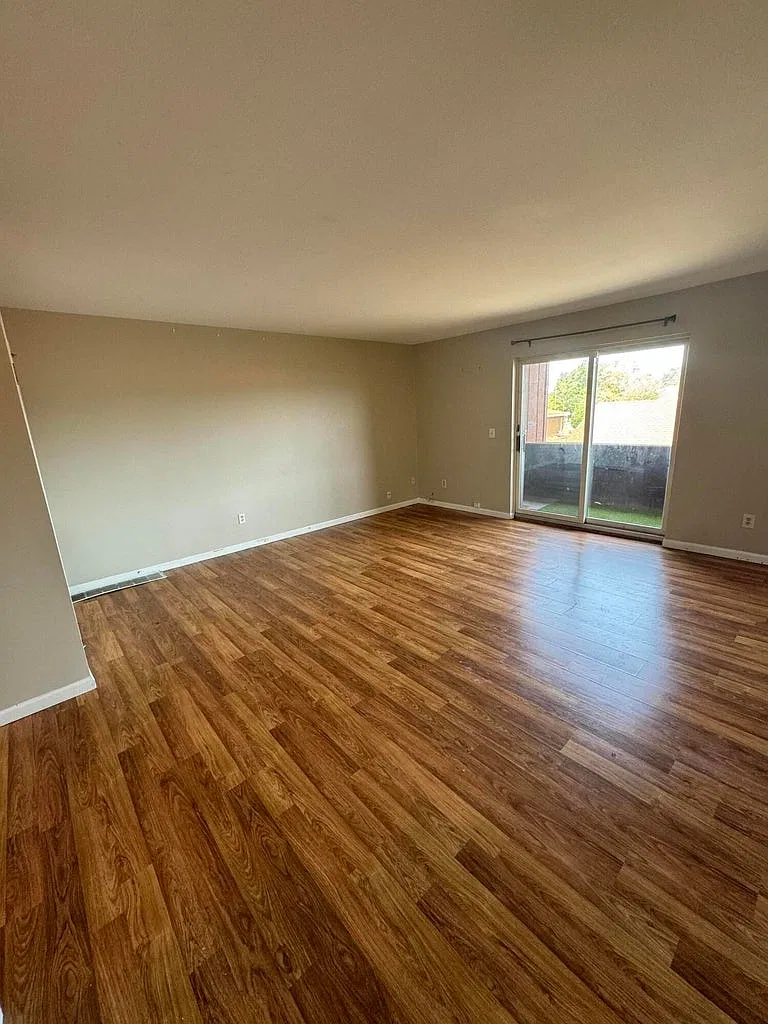 2 bed, 1.5 bath, 1316 sqft, $1,500 — Photo 3
