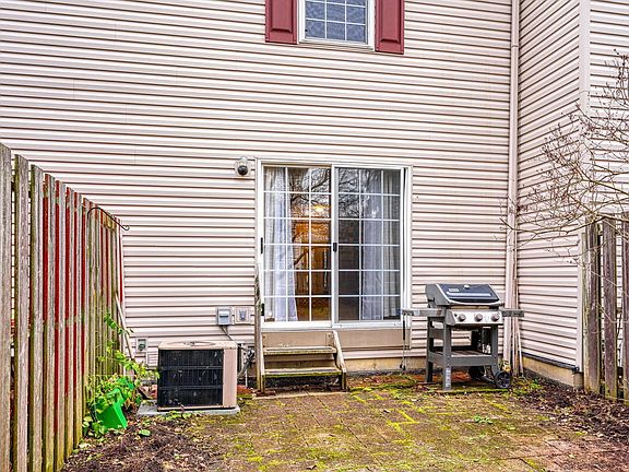 5th image of 5694 Ashcroft Ln