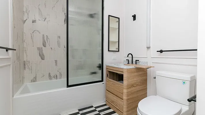 Rented by Nooklyn NYC LLC | media 124