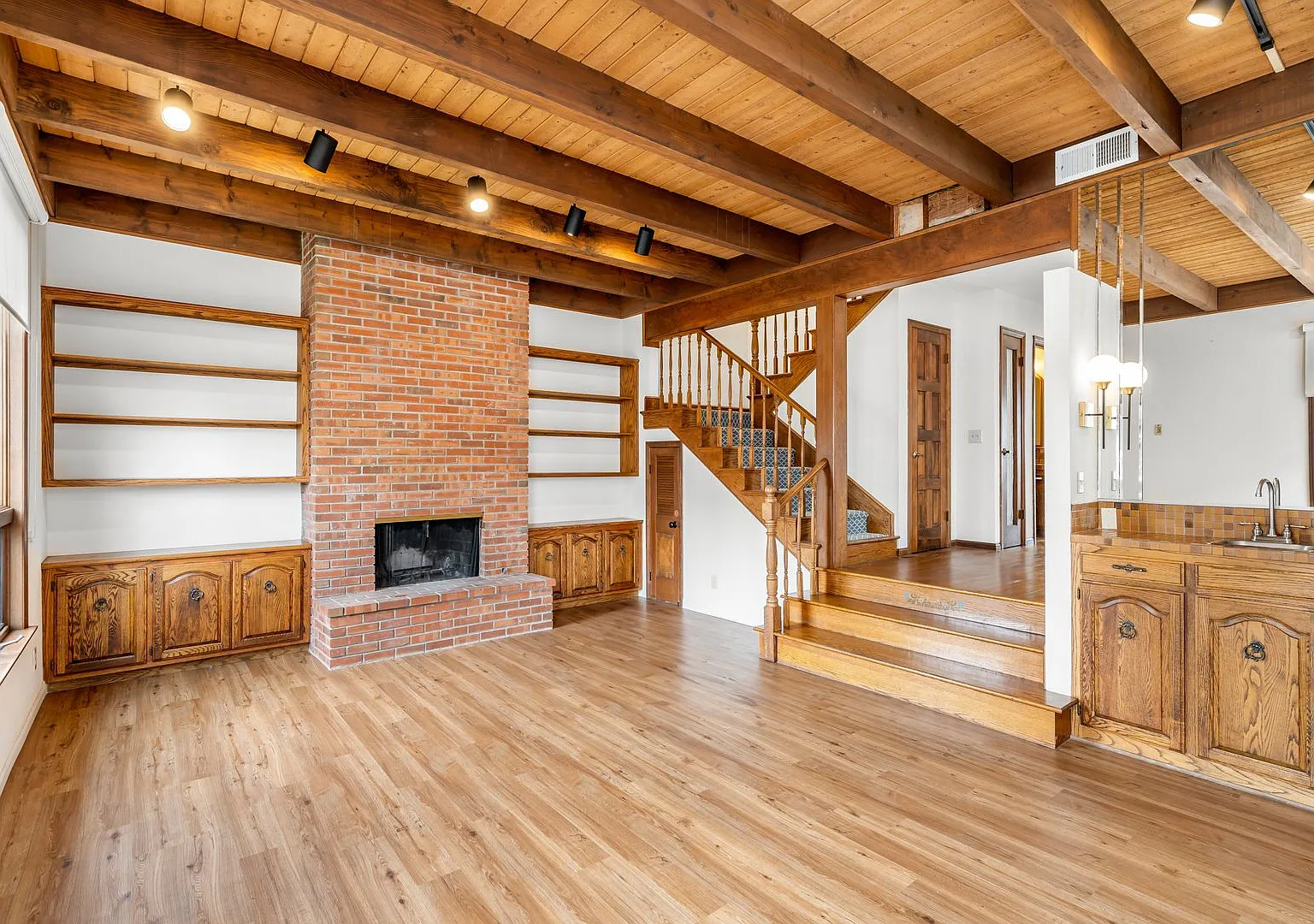Modern Elegance Meets Ocean Breezes Full Lot Sand Section Stunner — Photo 4