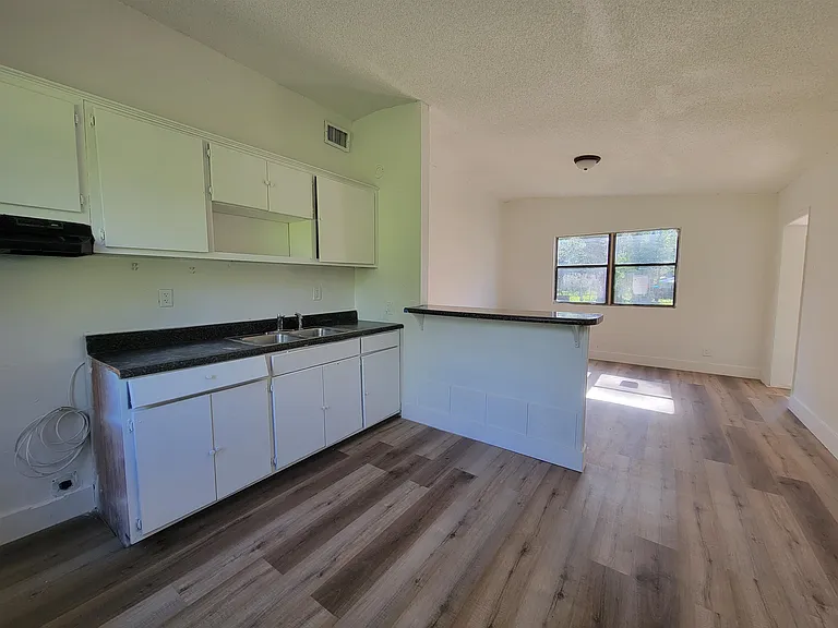 906 N Veterans Dr — Photo 19