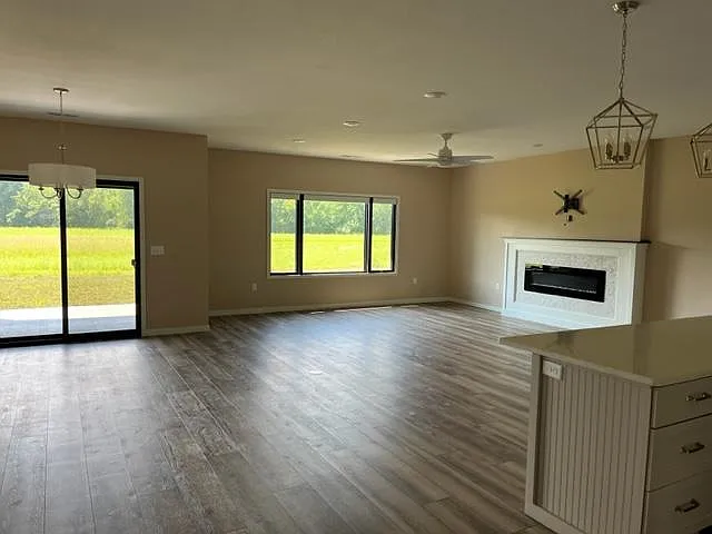 825 Bridle Ln — Photo 9