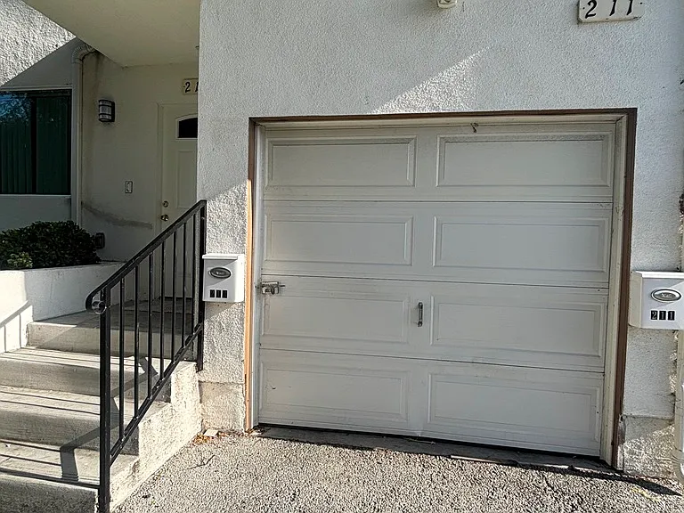 213 W 82nd St — Photo 23