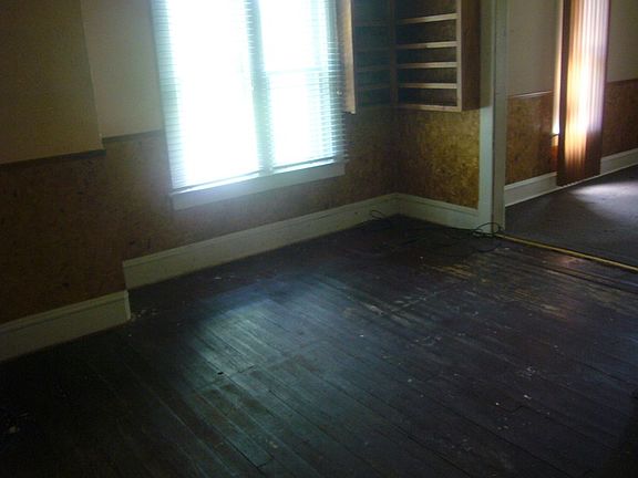 4th image of 737 Hickory Ln