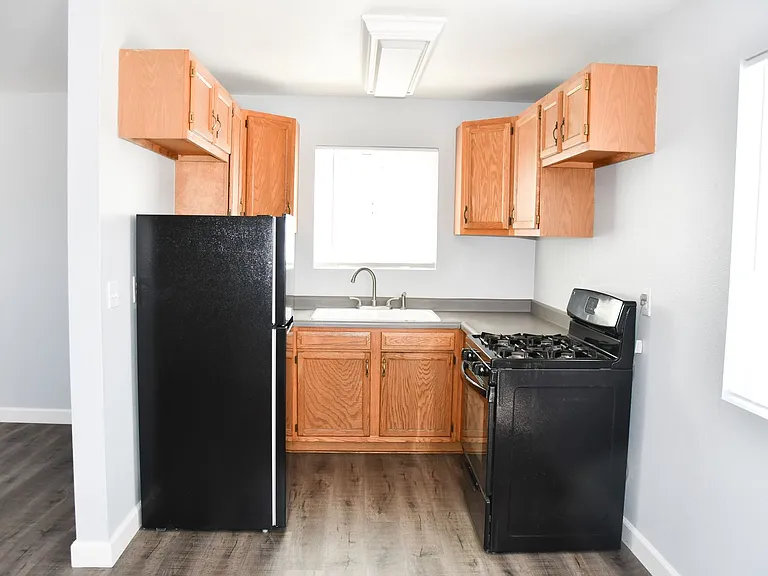 155 N Bitterbush St #B — Photo 5