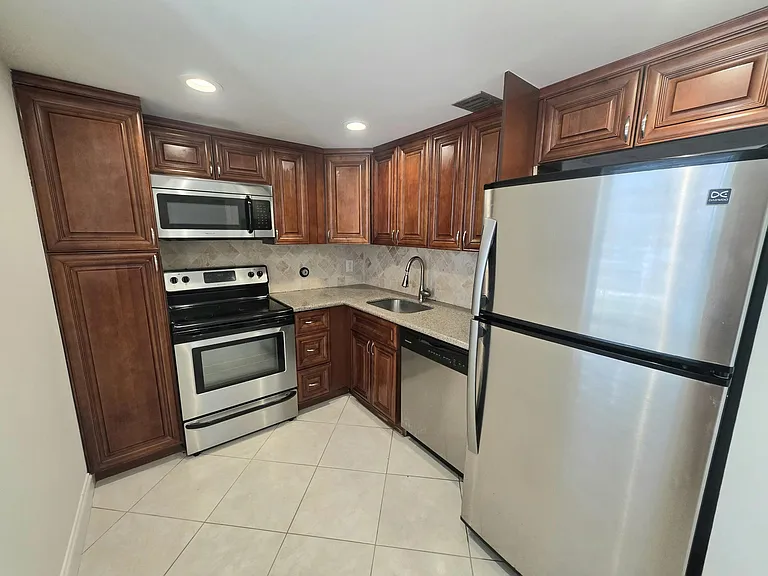 3100 NE 48th Ct #113 — Photo 24