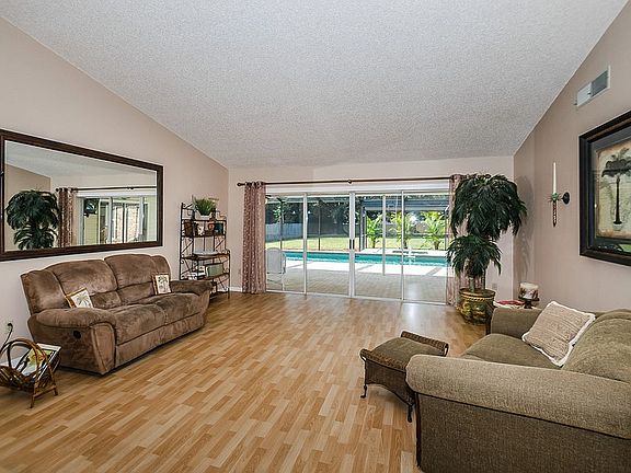 4th image of 2931 Mayfair Ct
