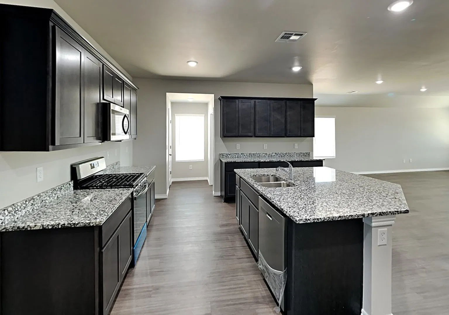 Beautiful 4 Bedroom 2 Bathroom Home in Piedmont Schools on a Corner Lot — Photo 4