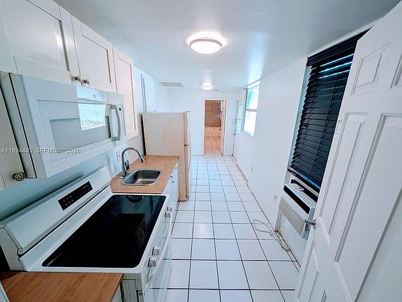 2nd image of 1825 Harding St #5