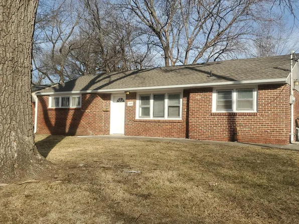 4400 Sycamore Dr, Roeland Park, KS 66205