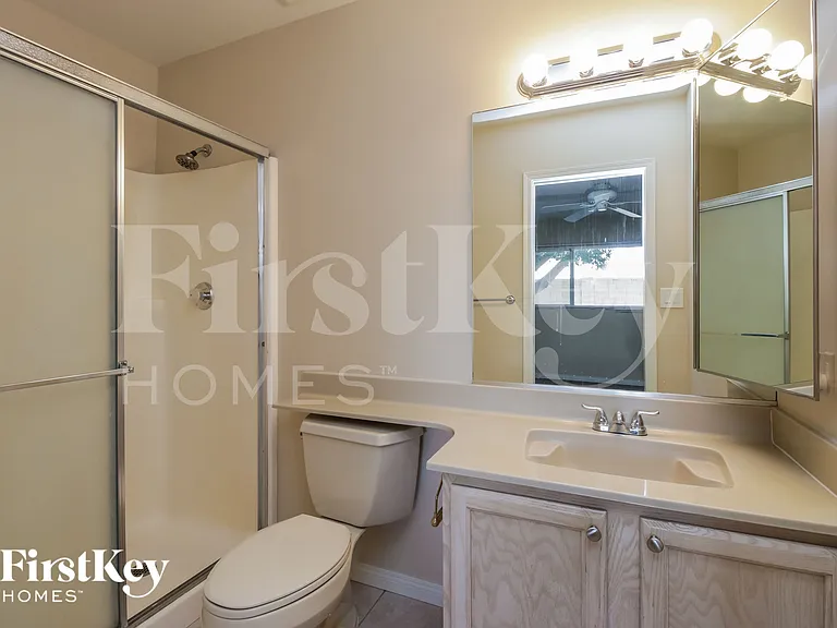 813 E Todd Dr — Photo 14