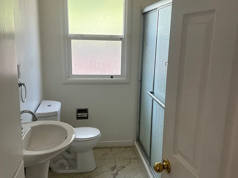 452 Silva St #A — Photo 6