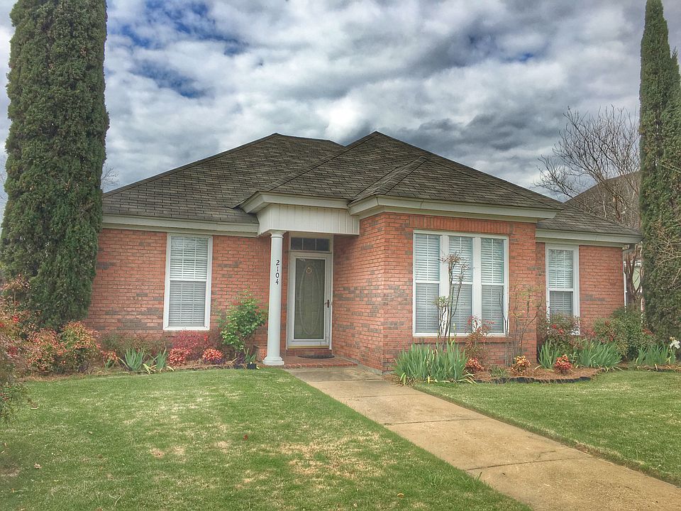 1st image of 2104 Parkview Dr S