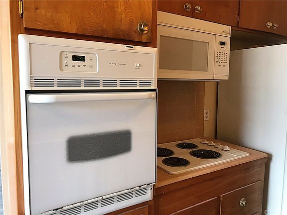 3rd image of 1227 E 1st St APT 2D