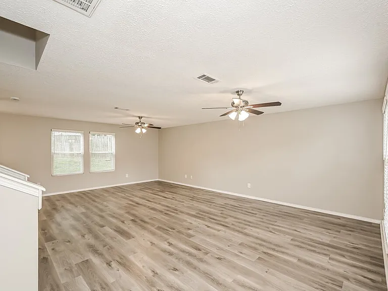 807 General Barksdale Dr — Photo 4