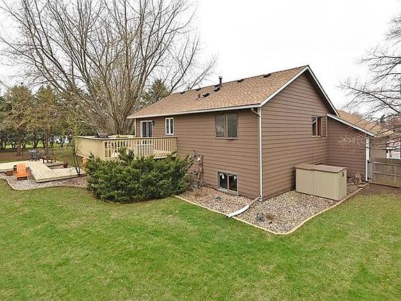 2nd image of 585 Fitzgerald Pl NE