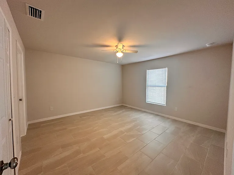 1421 NE 8th Pl — Photo 13