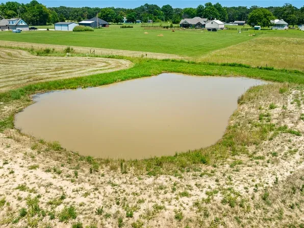 Chamberlain Dr, Gentry, AR 72734