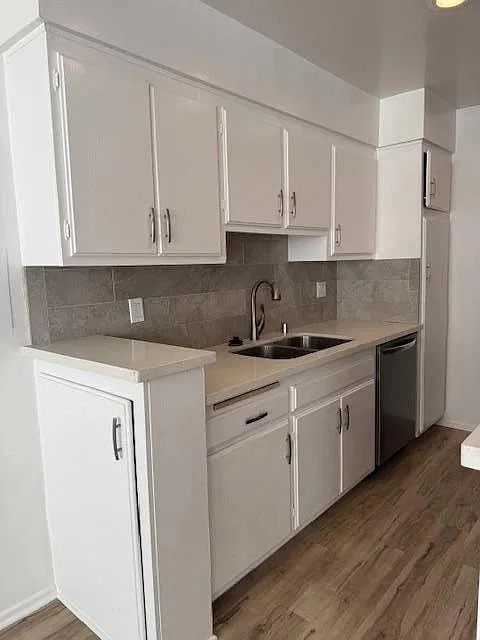 11810 Mayfield Ave — Photo 4