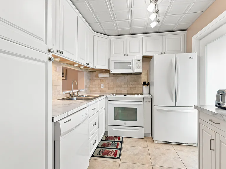 950 Hillcrest Dr #507 — Photo 10