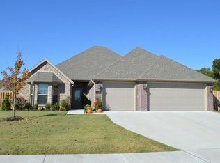 1745 S Monarch Ave, Fayetteville, AR 72701