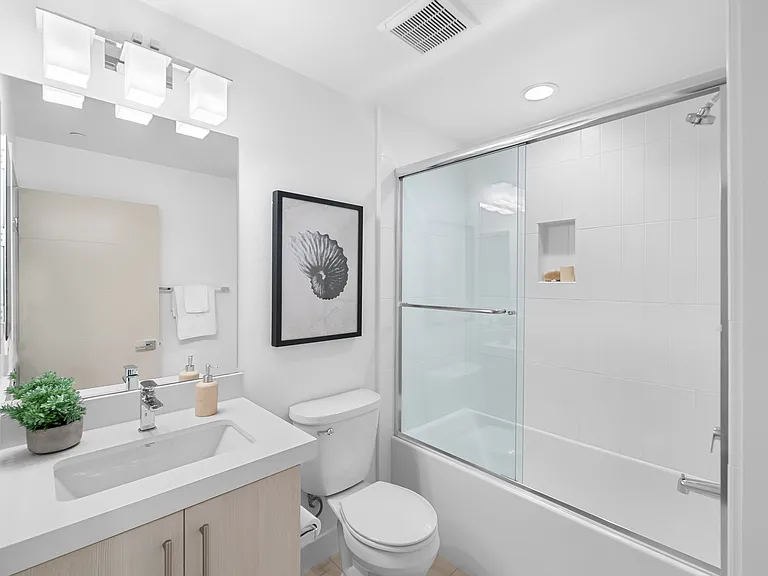 2111 N Cahuenga Blvd #A-1 — Photo 20