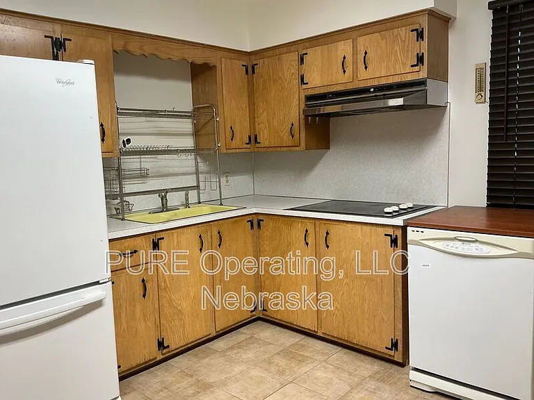 7602 Parker St — Photo 9