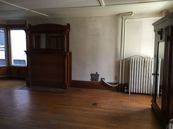 3rd image of 505 Jay St