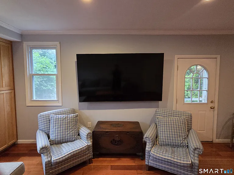 156 Fieldcrest Dr — Photo 3
