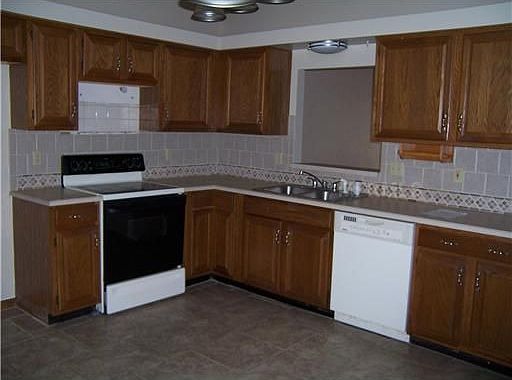 3rd image of 2304 Beechwood Ct