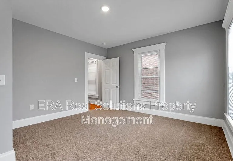 741 E Mound St — Photo 14