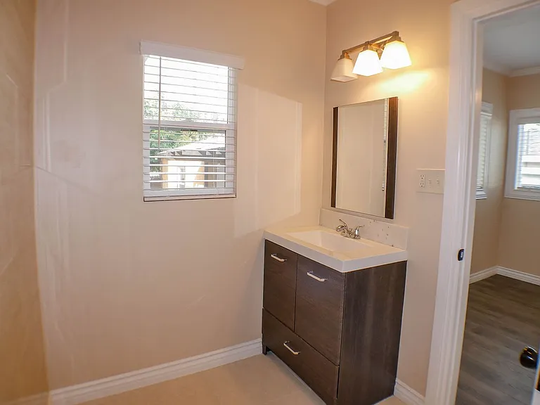 2924-2932 Suncrest Dr — Photo 43