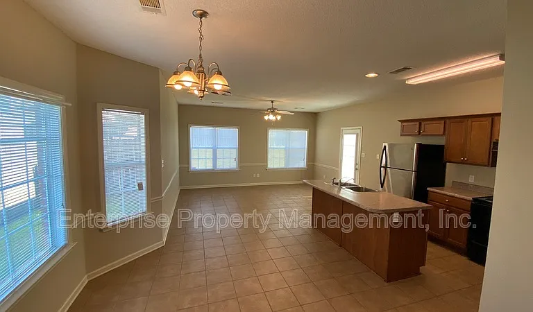 10204 Sutton Ridge Ln — Photo 6