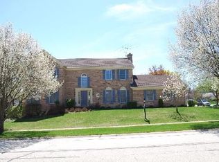 201 Sunset Ridge Rd, Willowbrook, IL 60527