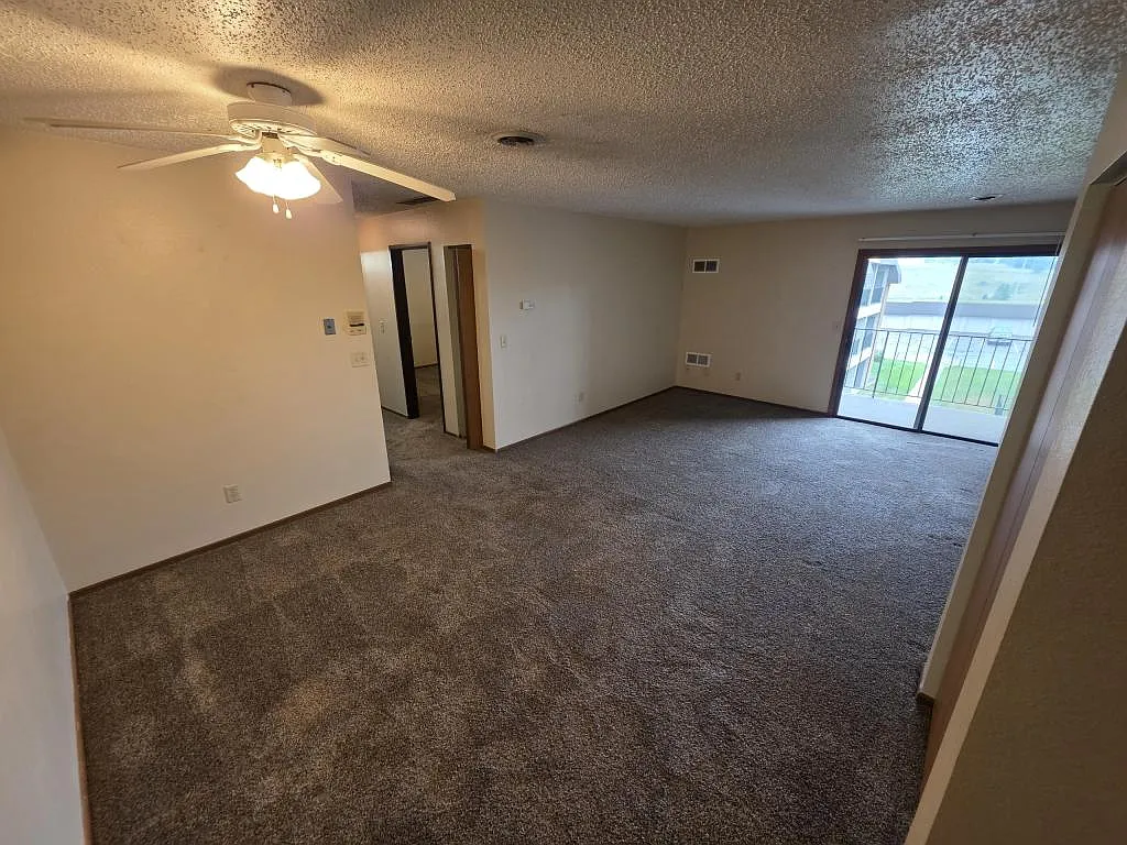 1727 N Grandview Ln — Photo 3