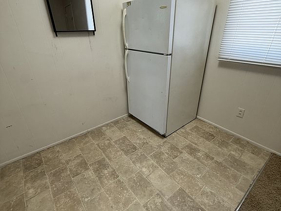 4th image of 708 N Lincoln St #8