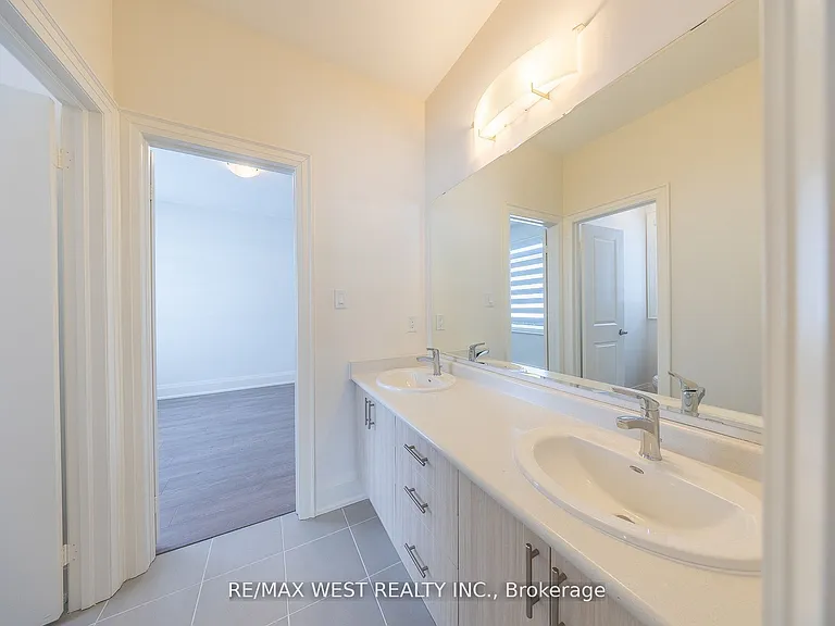 2215 Crystal Dr — Photo 31