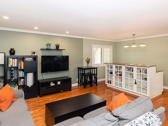 3rd image of 340 E Washington Blvd APT 8