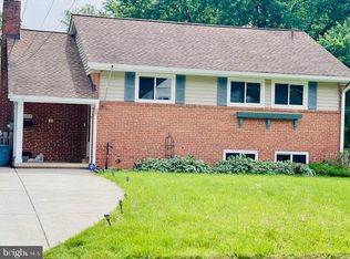 10907 Maple St, Fairfax, VA 22030