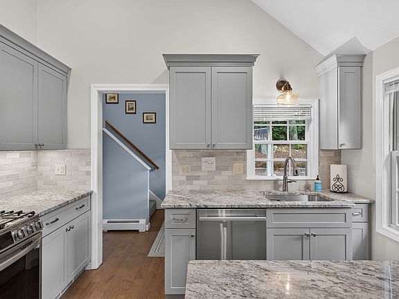 5th image of 8 Monahan Ln