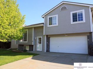 11807 Bauman Ave, Omaha, NE 68164