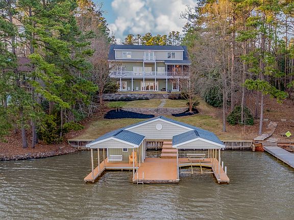 3rd image of 752 Pine Tree Dr